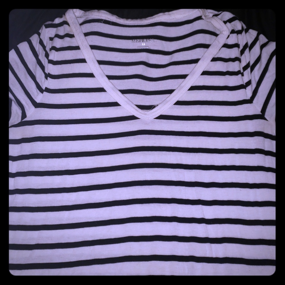 Blk/wht Striped V-neck top